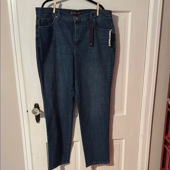 Gloria Vanderbilt NWT Amanda Women's Jeans Denim Size 16 W with Skylark Wash - Picture 1 of 14